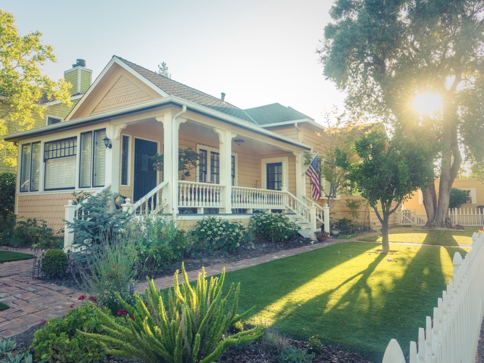 A house with a front lawn.